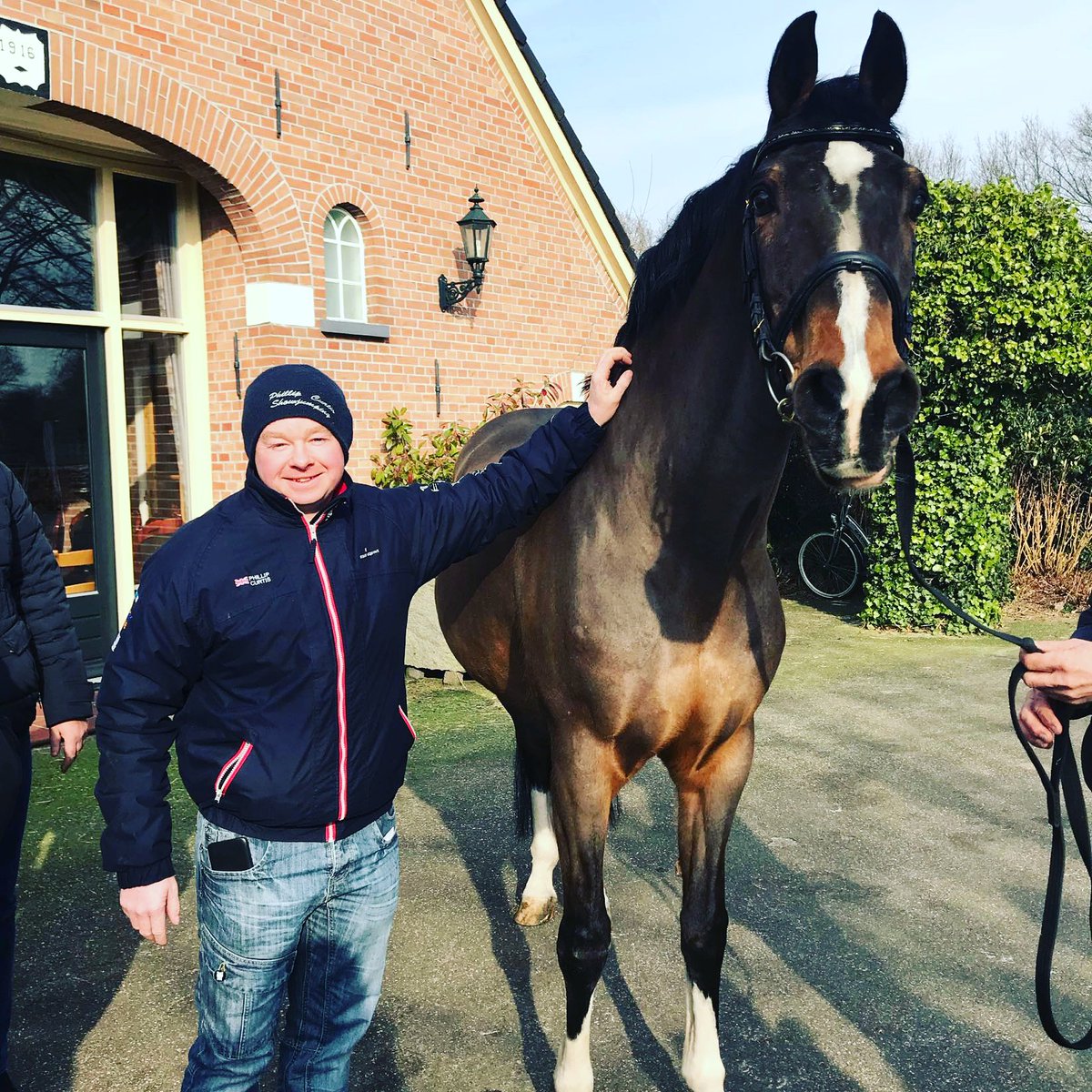 PhillipCurtisSJ's tweet photo. Had a great day meeting the famous HEARTBREAKER stallion at Nijhof. #topstallion #phillipcurtissj #premierequine https://t.co/a5A2WjlJns