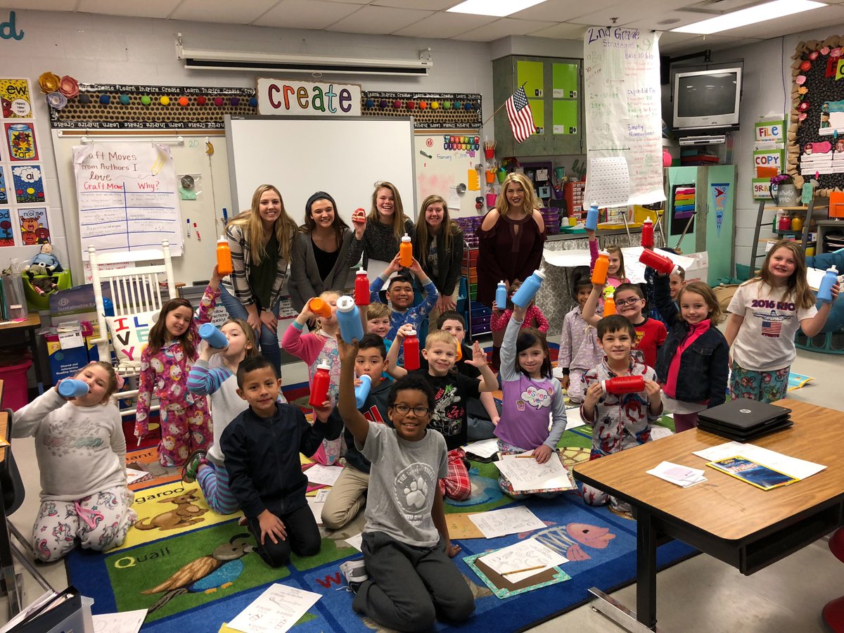 Ballard_Biomed's tweet photo. Our HOSA and FCCLA Tooth Fairies had a great time teaching Clear Creek Elementary students about oral health! @MLCHS_FCCLA @Clearcreeknews @AmerToothfairy https://t.co/Vszyc9SqzX