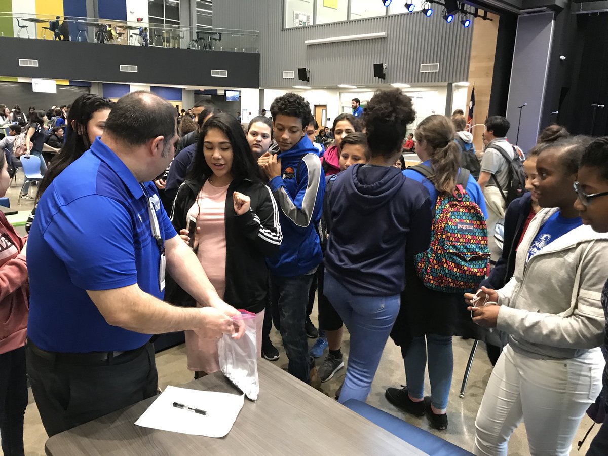 MrVisRad's tweet photo. @funkdaddytweet congratulating future #titans #classof2022 #newtechfamily @ManorISD @newtechmiddle @ManorNewTech https://t.co/aKXP6oIHHa