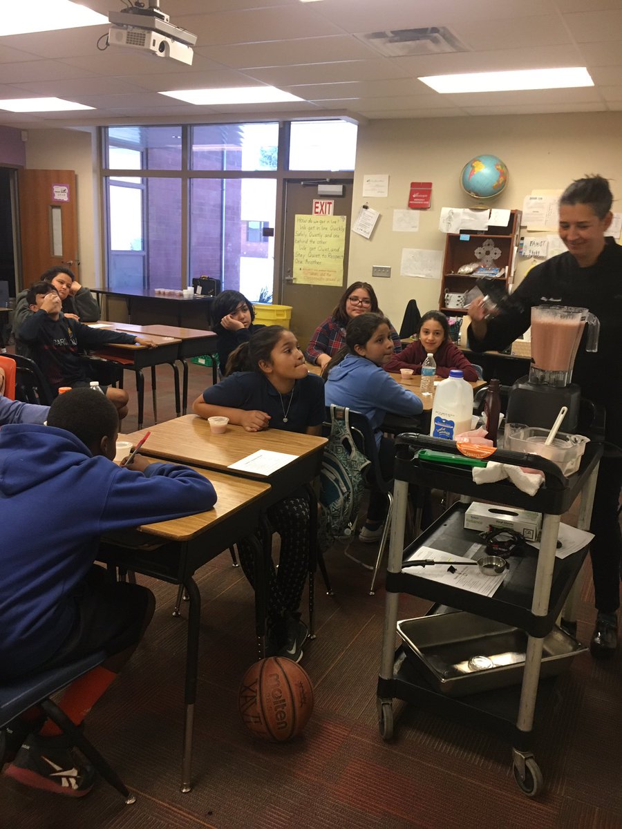 Mrsnchavez's tweet photo. Thank you Chef Sky for visiting Ms. Bennett's classroom! #Chefintheclassroom https://t.co/xEdeOio0Xo