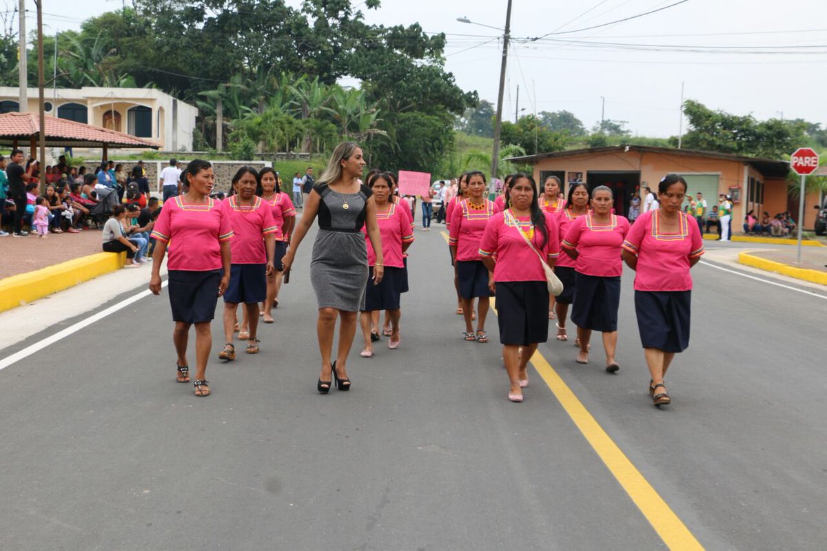 Acompañamos como @CPCCS Napo a la Aso.Mujeres Productoras de Chimbiyacu ,desfile cívico parroquia Cotundo #JuntosConstruimosPoderCiudadano