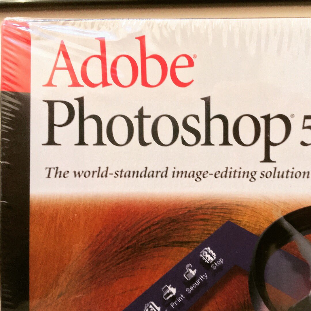HugoCGuerra's tweet image. Back in 1998 I started using Photoshop 5 and my life changed forever. Now I found a sealed copy of Photoshop 5.5. It’s not Photoshop 5, my first one, but it’s close enough. What was your first version of Photoshop? #photoshop #adobe @Adobe #vfx