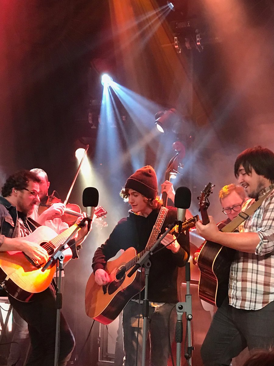 IndyMobileBike's tweet photo. Encore @TheVogue , guitar army with all the boys on stage https://t.co/1jYbyEUaoQ