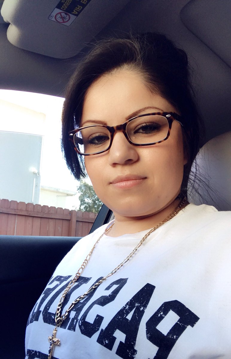 Muy lindo día corazones bellos 😉😘😘🤔 pnsando en cambiar el color d mis ojos a un negro sería genial 🖤☺️😅😂😂