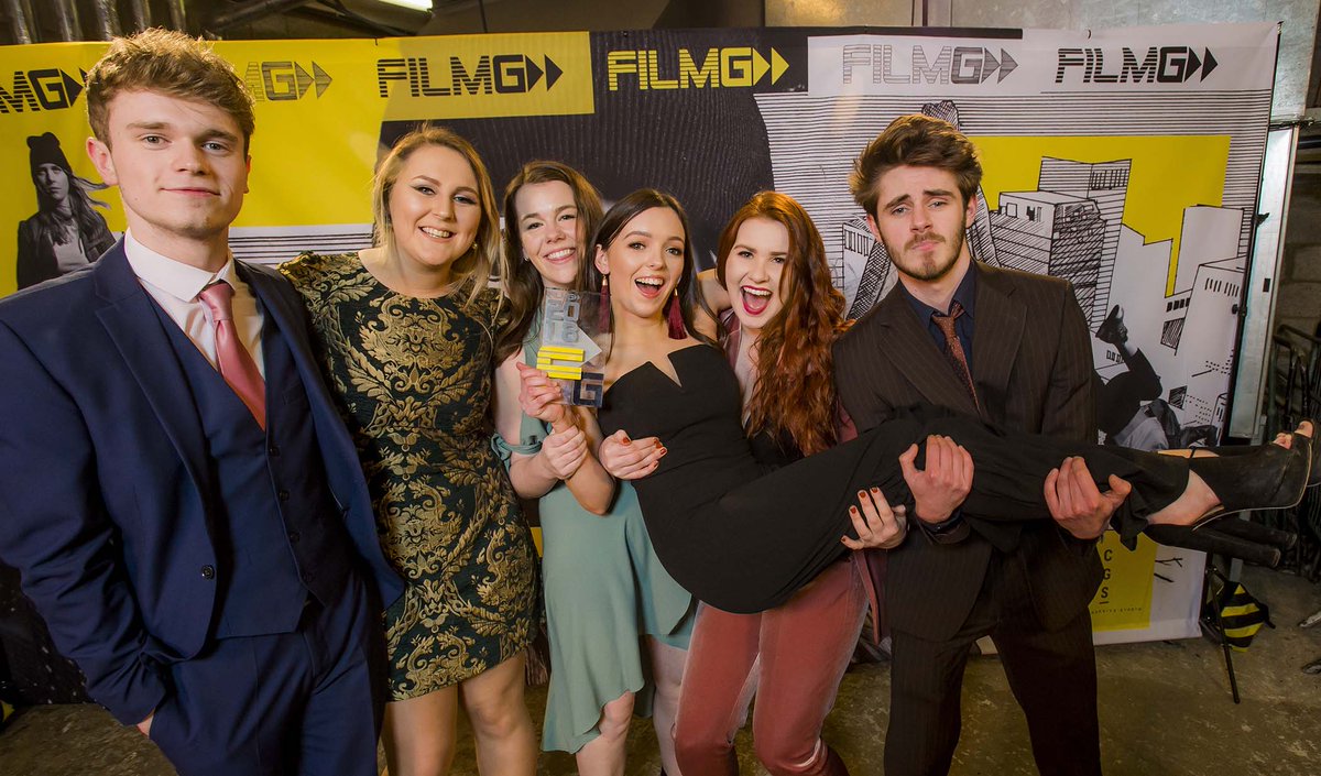 Tha sgioba Còig Puing a Trì air ais agus iad air Duais Film Oileanach as Fheàrr a thogail. Best Student film goes to Lana Pheutan <a href="/EdinburghNapier/">Edinburgh Napier University</a> for her drama film. Sin thu fhèin, Lana! 

Le taic bho <a href="/UBnaG/">Urras Brosnachaidh</a>