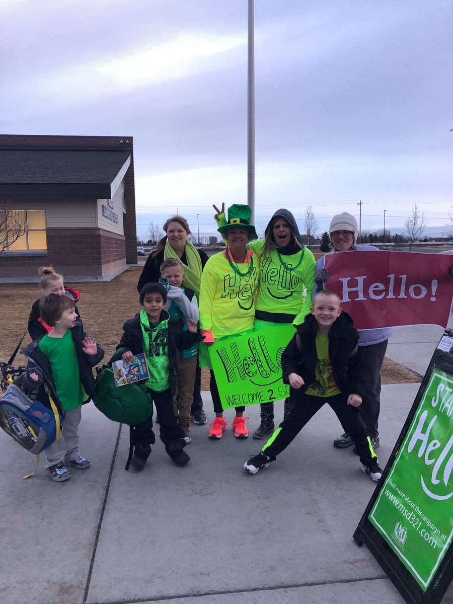 Madison_Schools's tweet image. Morning HELLO’s at a few of our schools! #startwithhello #hellomadison #hellorexburg