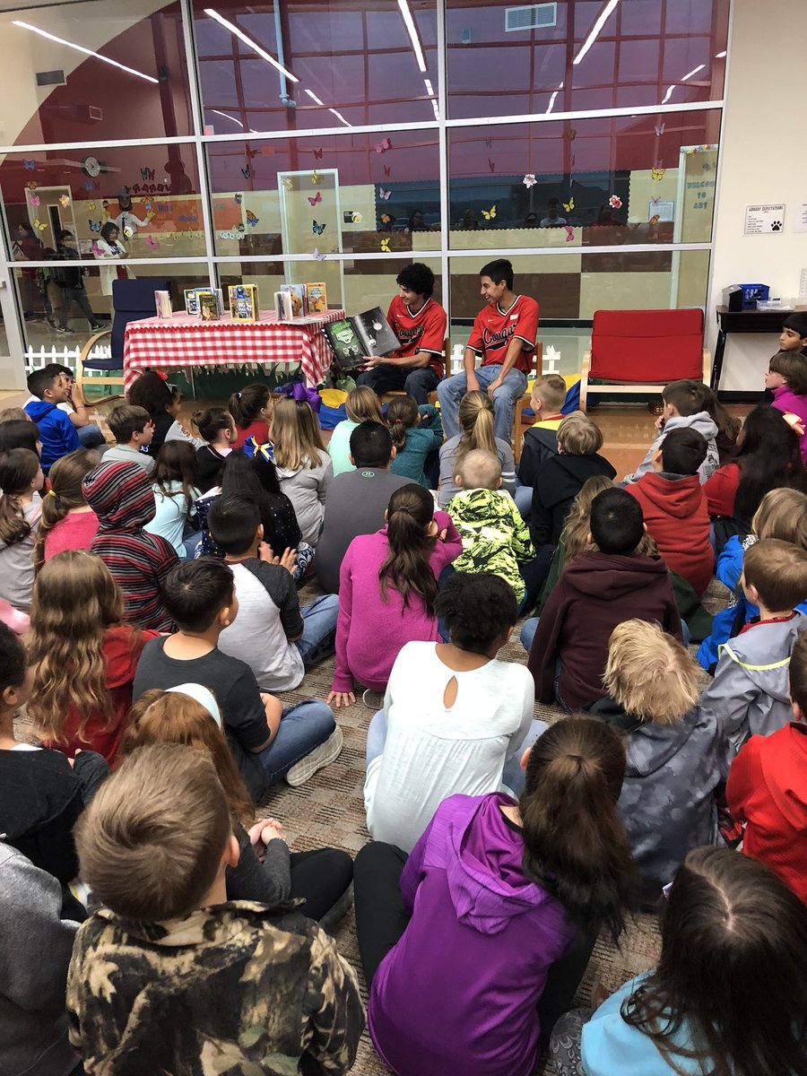 kody_reahm's tweet photo. Thank you @CougarHardball for coming to read to the OCES third graders! @WilkieStacy @iloveuthorns @momof3boyzlove @Supt_comalisd https://t.co/kC2AtgmHzW