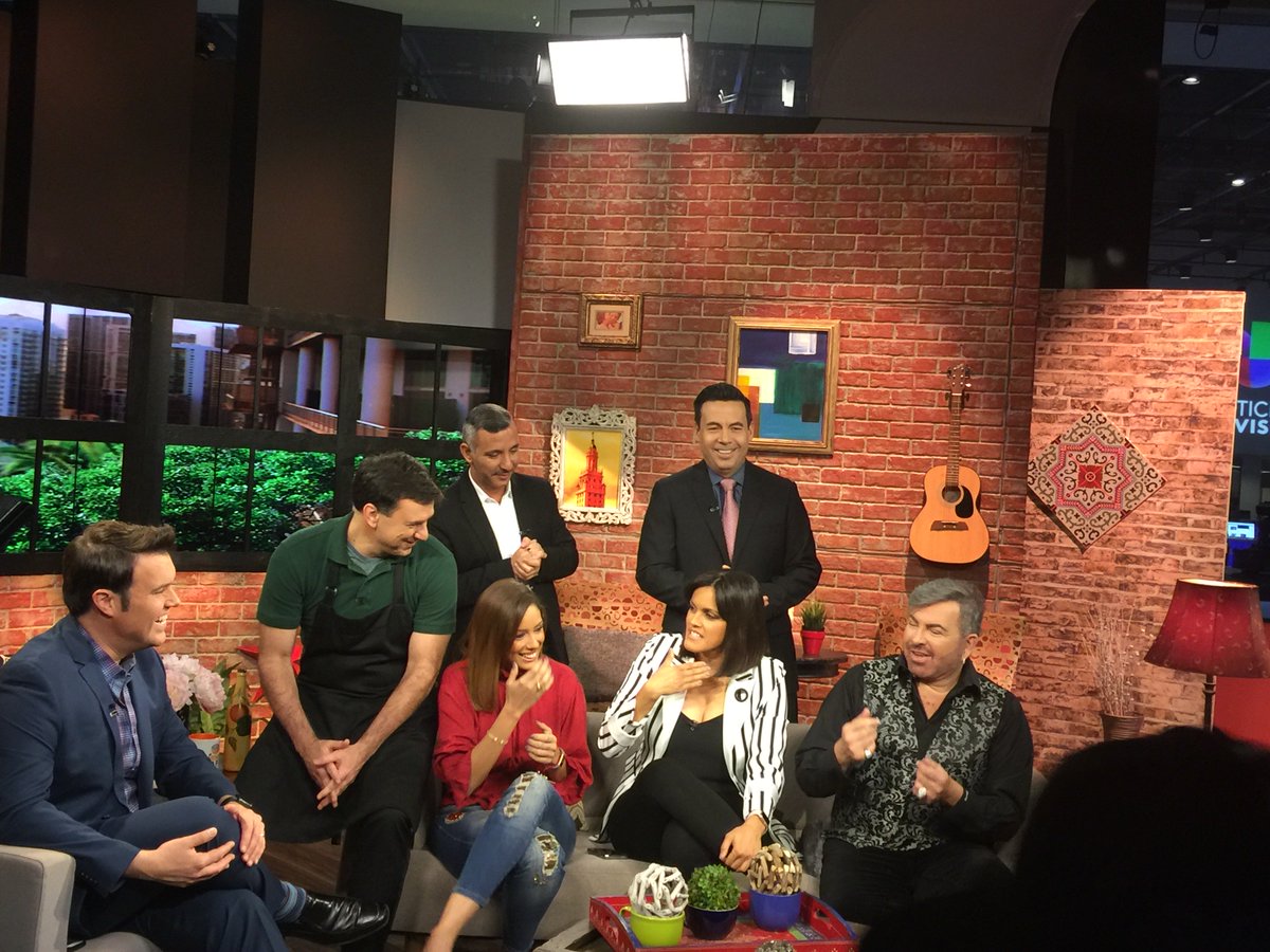 ¿Qué haces hoy a la 1PM? Pues te tengo el plan perfecto. Estoy con <a href="/aleydaortizreal/">Aleyda Ortiz</a>, <a href="/robmarieltv/">Robmariel Olea</a> y todo el equipo de <a href="/elnewscafe/">El News Cafe</a> en @Univision23 esperando por ti.