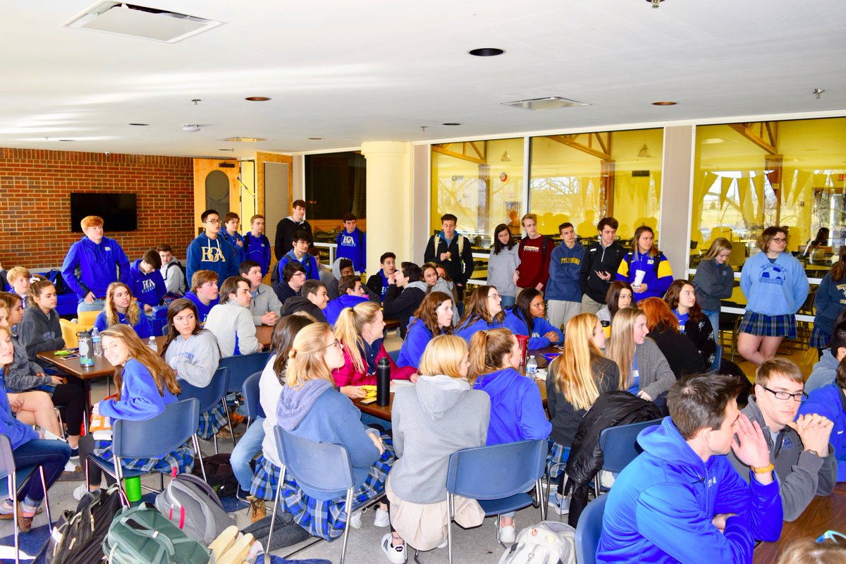 BGAwildcats's tweet photo. #BGAClassof2018 celebrated 100 days of class complete and just 100 days until graduation! Let's make the most of these last three months! #100daysofschool #100daysuntilgraduation https://t.co/cnnTc7g3R2