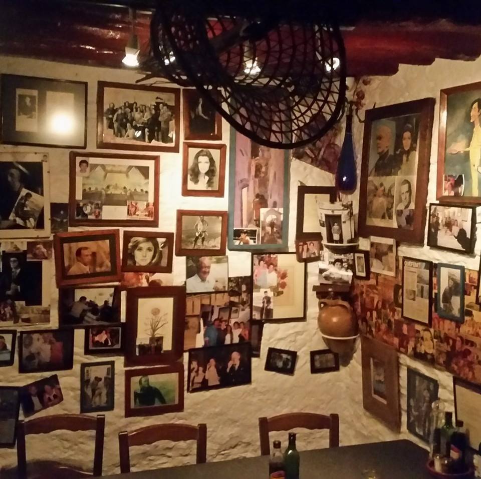 EmpordaWine's tweet photo. Obert com una fonda que servia menús per a treballadors, amb l’Anita al capdavant, el boca-orella va convertir #CasaAnita
en un dels restaurants de referència de #Cadaqués. Avui els fills continuen el negoci amb un tracte familiar i cuina casolana 🍴😋https://t.co/YBrdDQBnYC https://t.co/tcRxjgwT1F
