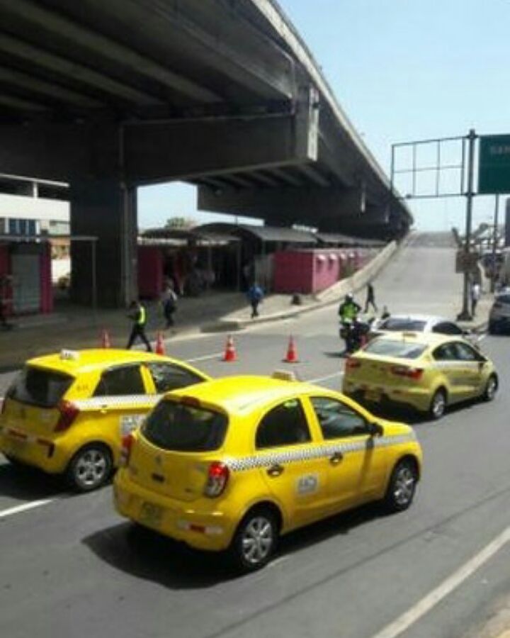nexnoticias's tweet photo. Cerrado el acceso hacia la Cinta Costera, desde de la 5 de Mayo evitar, tráfico lento en esta ruta https://t.co/YhdFKHCcGt