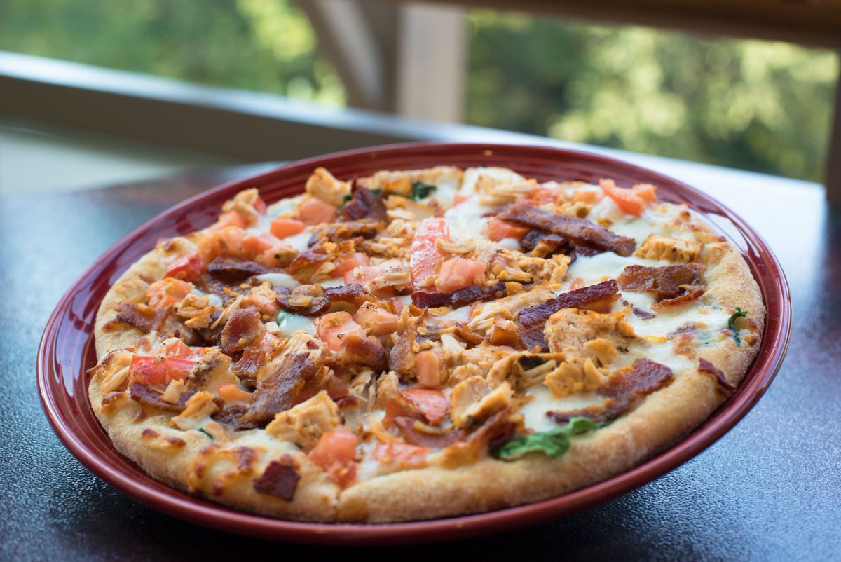 OUHSCDining's tweet image. Happy #NationalPizzaDay, one of the greatest days of the year. Celebrate by getting a pepperoni or Great White pizza from the Healthy Hearth! 🍕