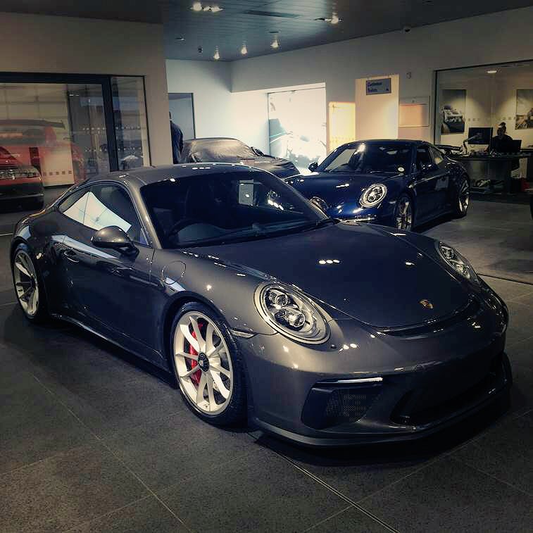 PorscheRetail's tweet image. Authentic GT sport paired with refined understatement.

The new 911 GT3 with Touring package at #PorscheWestLondon