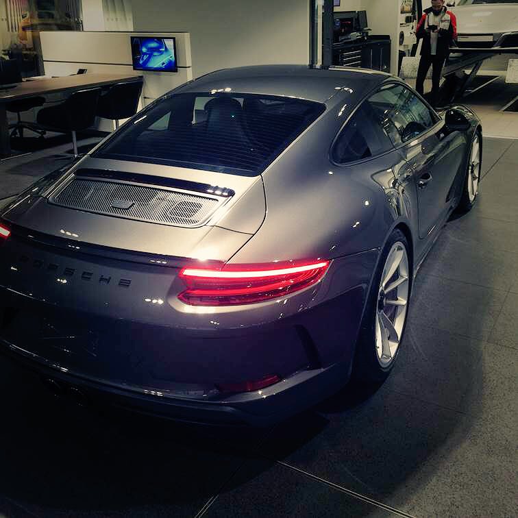 PorscheRetail's tweet image. Authentic GT sport paired with refined understatement.

The new 911 GT3 with Touring package at #PorscheWestLondon