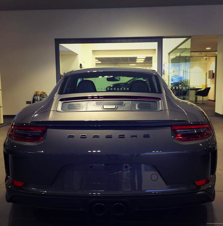 PorscheRetail's tweet image. Authentic GT sport paired with refined understatement.

The new 911 GT3 with Touring package at #PorscheWestLondon