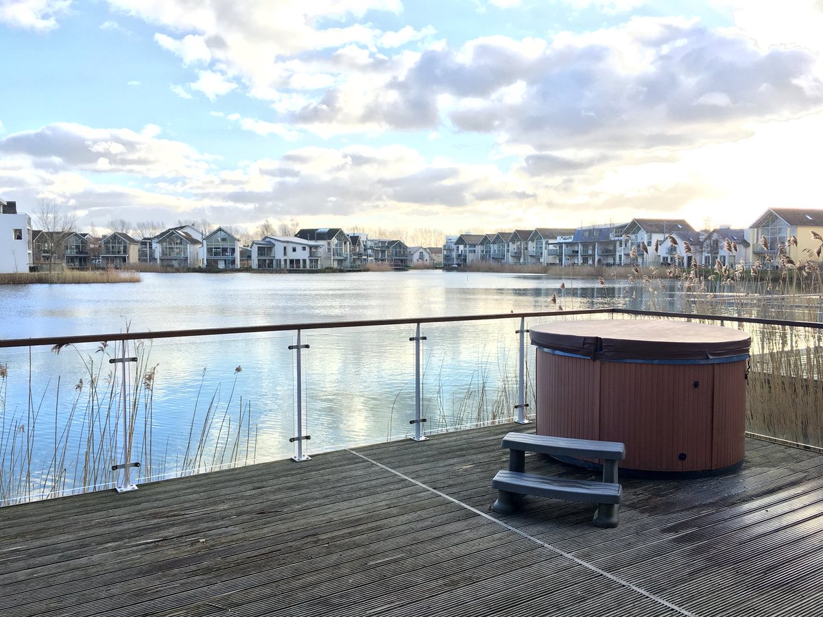 Humberts_Ciren's tweet photo. Fab spot to finish the working week on a Friday! #CotswoldWaterPark #Gloucestershire #LowerMillEstate #ForSale https://t.co/3RhjIPeLWs