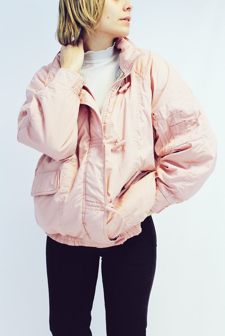 VintagePlaceOff's tweet photo. ❄️Blouson 90’s Pink ❄️
•
•
•
•
#friperie #blousonvintage #vintageshop #lookvintage #levis501 https://t.co/Lns9kg49pF