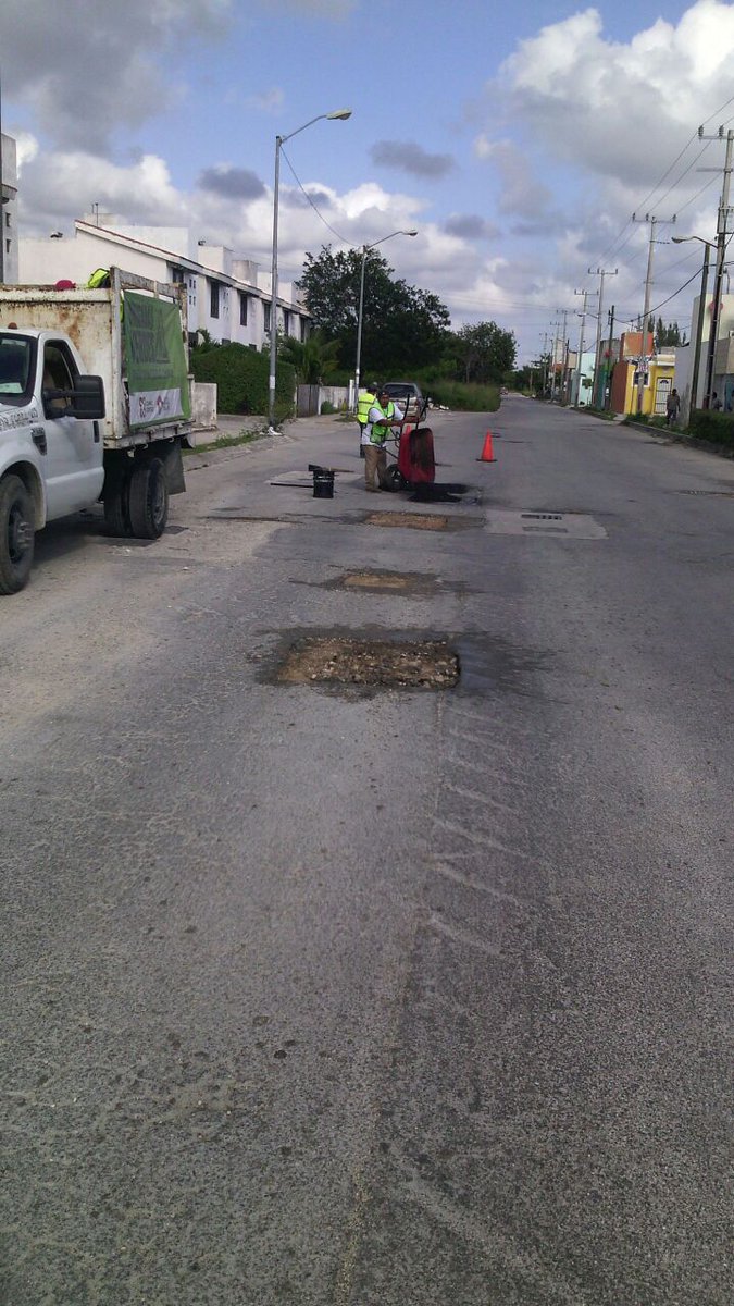 SerPublicosBj's tweet photo. Contamos con #BrigadasVerdes trabajando en el mantenimiento de vialidades en la Sm. 247, Calle Muyil

#NoPararemos✅

@rembertoestrada @RogerEspinosaR @jlcgcachorro @manolomprieto @AytoCancun https://t.co/CO0SzR4q1n