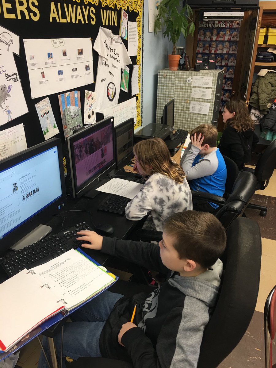 SayenLeonardo's tweet photo. 5th graders researching their explorers. @SayenLions @WeAreHTSD https://t.co/ROau04pBaZ