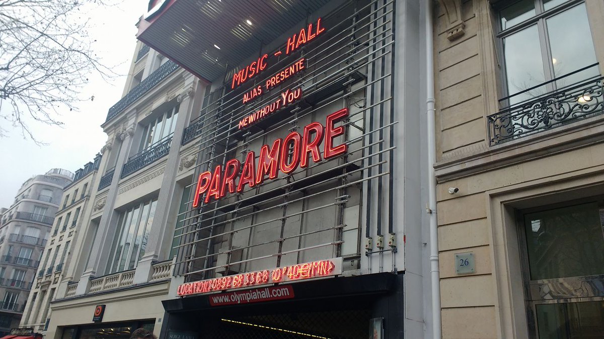 Ninaudienne's tweet photo. On month ago *^* #Paramore @yelyahwilliams @itstayloryall @zacfarro @Paramore #Tourthree @OLYMPIAHALL https://t.co/V95dp54xtU