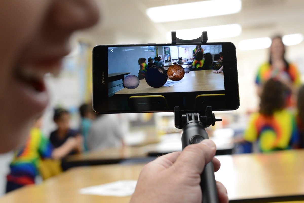 ProjectStudioLA's tweet image. Thanks @Google @googleresearch for being the highlight of our @WiseSchoolLA STEAM Day! The kids were amazed. #GoogleAR #GoogleExpeditions