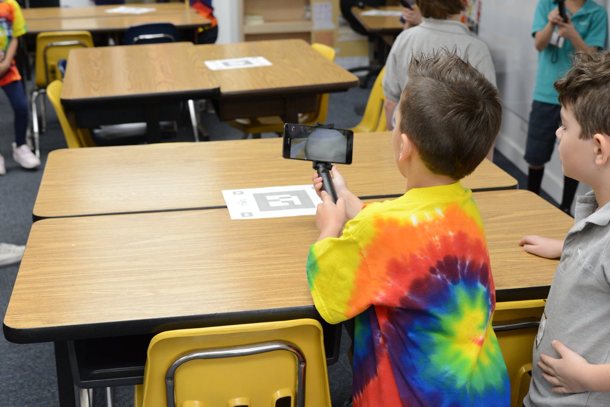ProjectStudioLA's tweet image. Thanks @Google @googleresearch for being the highlight of our @WiseSchoolLA STEAM Day! The kids were amazed. #GoogleAR #GoogleExpeditions