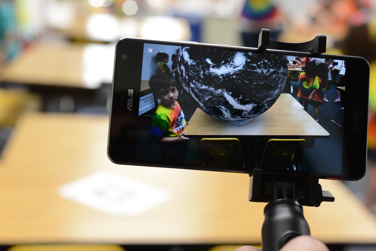 ProjectStudioLA's tweet image. Thanks @Google @googleresearch for being the highlight of our @WiseSchoolLA STEAM Day! The kids were amazed. #GoogleAR #GoogleExpeditions