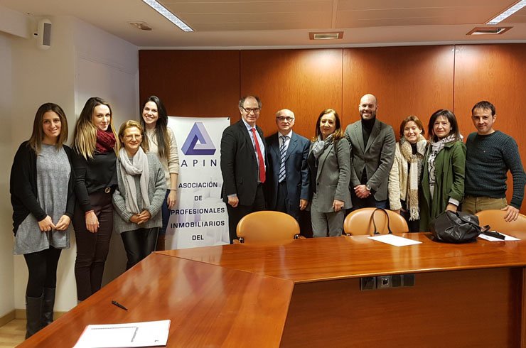 Tercera sesión de los Desayunos Inmobiliarios de APIN dlvr.it/QFjWff