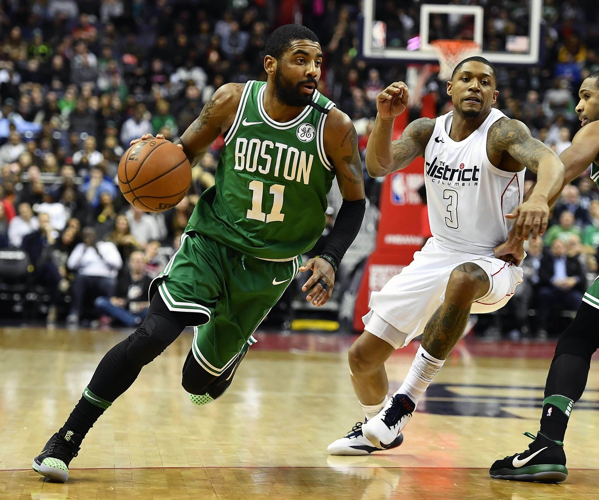Basketball Reference on X Kyrie Irving is averaging 24 PPG and has a TS over 60. The only other players 6 3 or shorter to do that in a season are Stephen Curry and Isaiah Thomas https t YdNOtcWndH ...
