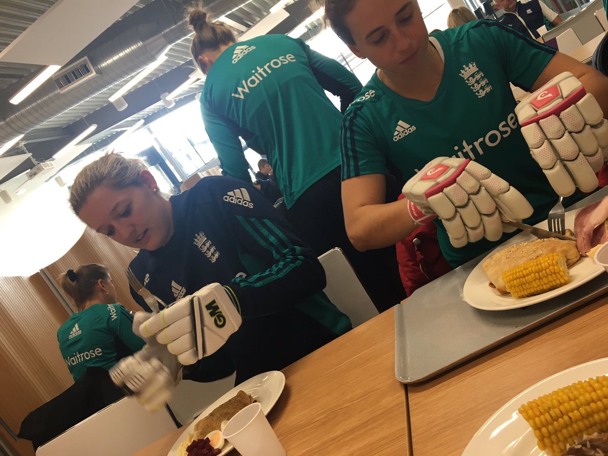 SarahTheCricket's tweet photo. Never work before having some food 😊😊 https://t.co/OCf6j7RX3D