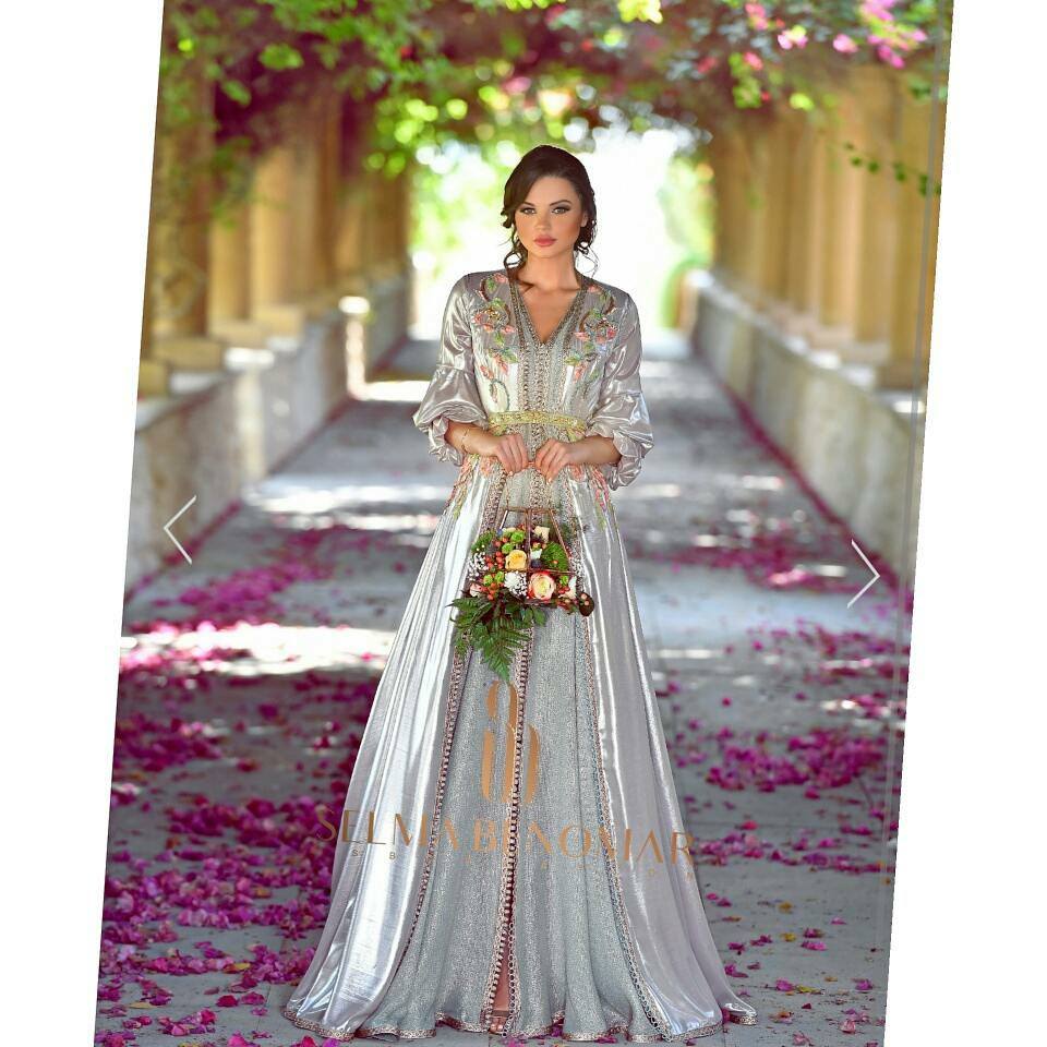 caftanmarocainb's tweet photo. Nouveaux modèles #caftan2018 #takchita luxe à découvir https://t.co/a0IGsQdV9R https://t.co/y2TVJTiN8u