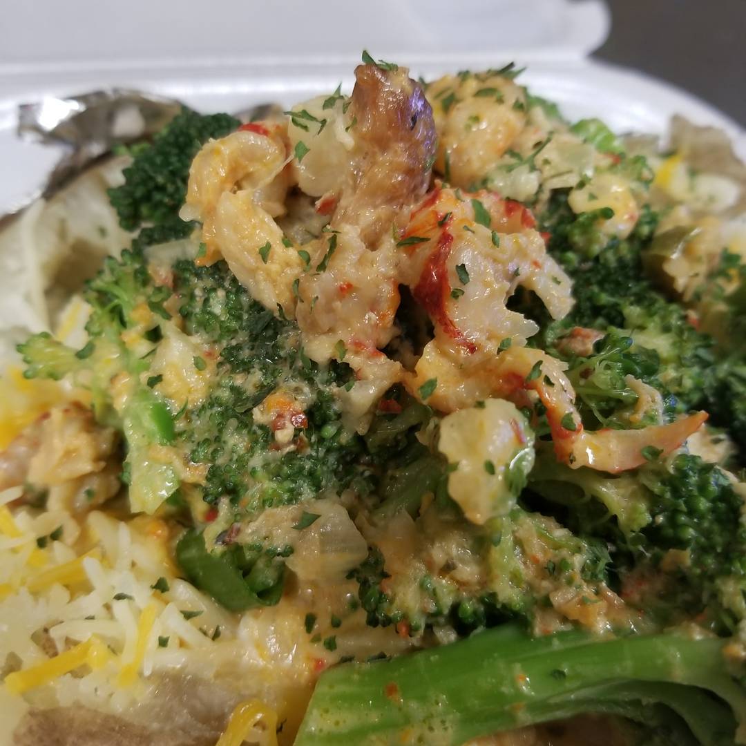 SweetTeeWorld's tweet photo. Overstuffed seafood potato with broccoli @Miracles2Go (504)301-1790 #ubereats #squareapp #dailydeals #dailyspecials #nolafood #madewithlove #foodporn #foodie #nolafoodie #supportsmallbusiness #linkinbio👆 #nowait #miraclestogo https://t.co/jwaQ1W5eA2