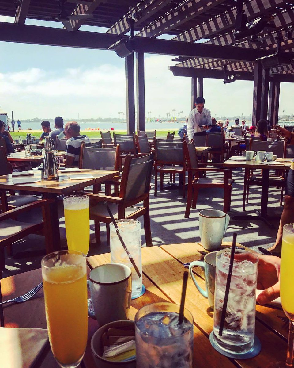 Mimosas and the beach, yes please! #OceanaCoastal | Photo via @italia44ny