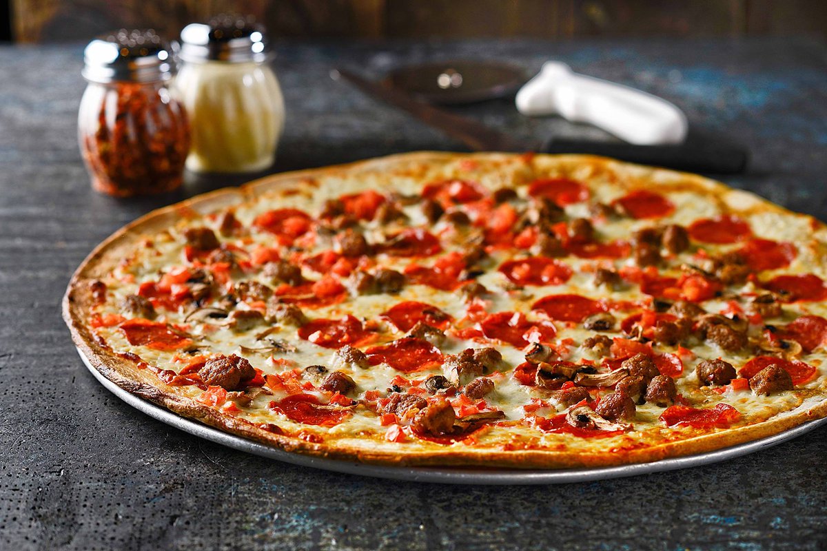 GDENOfficial's tweet photo. Did someone say #NationalPizzaDay How about #NationalPizzaandBeerDay - @PTsEntGrp #PTsBrewingCo #PTsGold #PTsPub #PTsRanch #SierraGold #SeanPatricks #SGBar https://t.co/33Uc6cicQL
