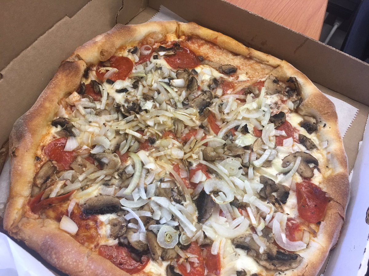 quincymapolice's tweet photo. It's #NationalPizzaDay 

Tell us which #Quincy pizza place makes it best... https://t.co/qpHkf04gLv