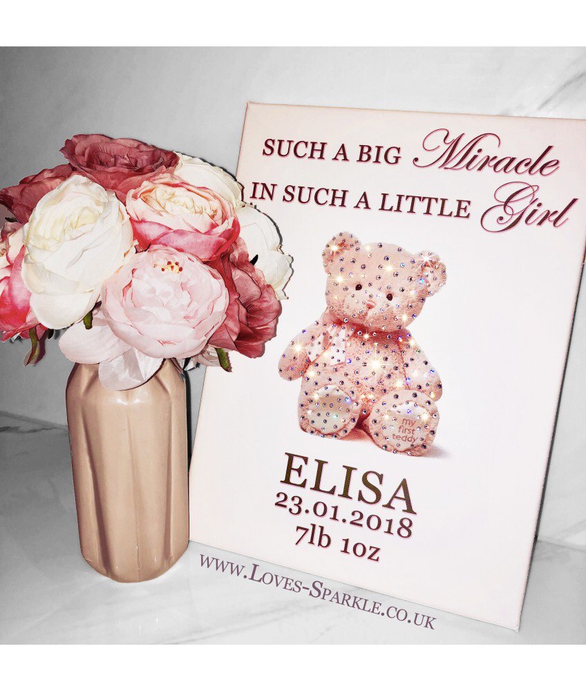 You can’t scroll past without stopping to see how pretty this personalised teddy canvas is 🤩🌸
A gift for newborns, to keep forever 💓
Personalised with any name, date &amp; weight.
In baby pink or light blue ✨ Loves-Sparkle.co.uk 💎