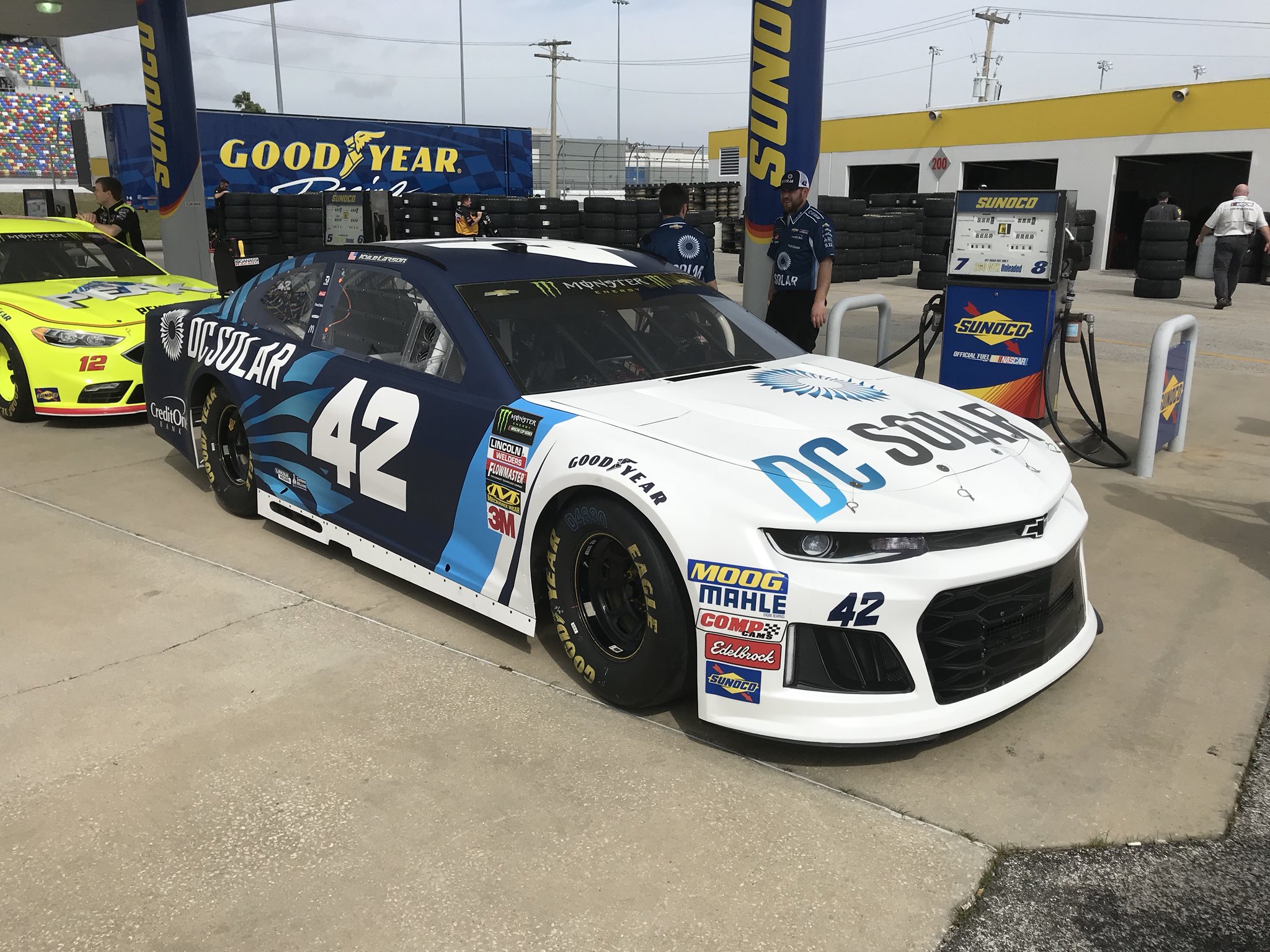 DVnQdg2UQAACs4f.jpg:large