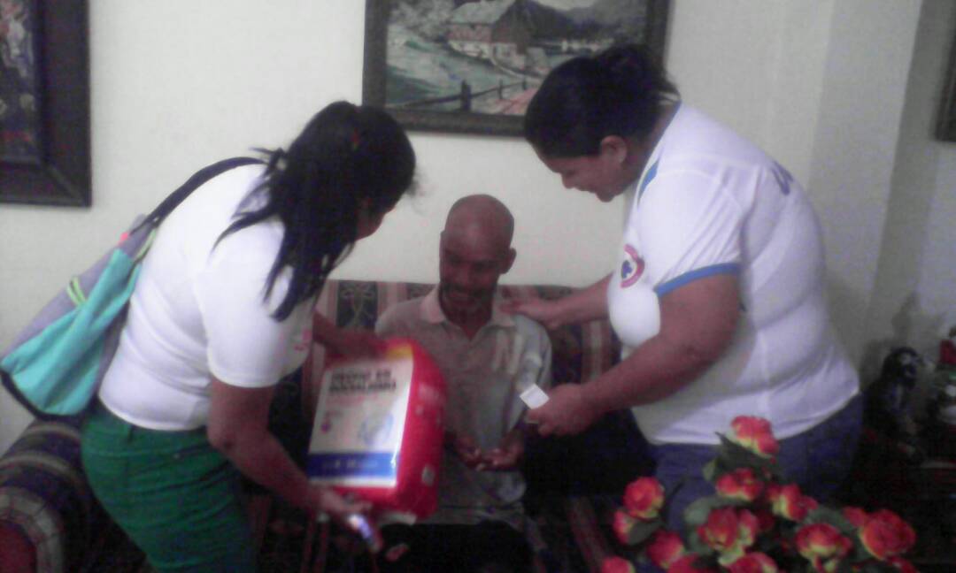 #Hoy el @MPPSALUDVARGAS realiza abordaje junto al programa de Salud Mental dando respuesta en los sectores abordados en las Jornadas Casa a Casa 
<a href="/LuisLopezPSUV/">Luis López</a> 
<a href="/DraYadiraCG/">Dra. Yadira Castillo</a> 
<a href="/MPPSalud/">MPPS</a> 
#BonoAlegriaYCarnaval