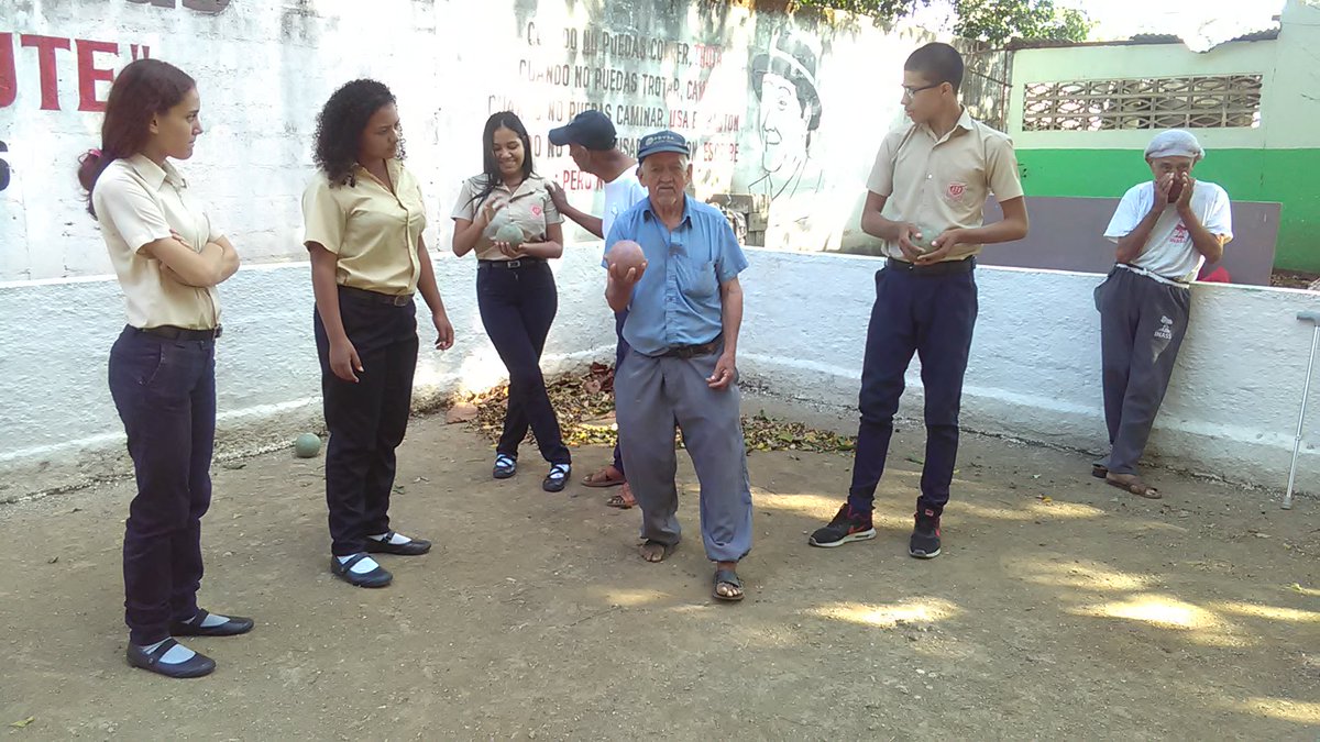 inass_araure's tweet photo. Envejecimiento Activo Abuelos y Pasantes de Fe y Alegriacomparten una tarde de esparcimiento #BonoAlegriaYCarnaval @salainass @magallyvina @RRPP_INASS @SmsPortuguesa @UAMOFICIAL https://t.co/lsNO8CqIvN