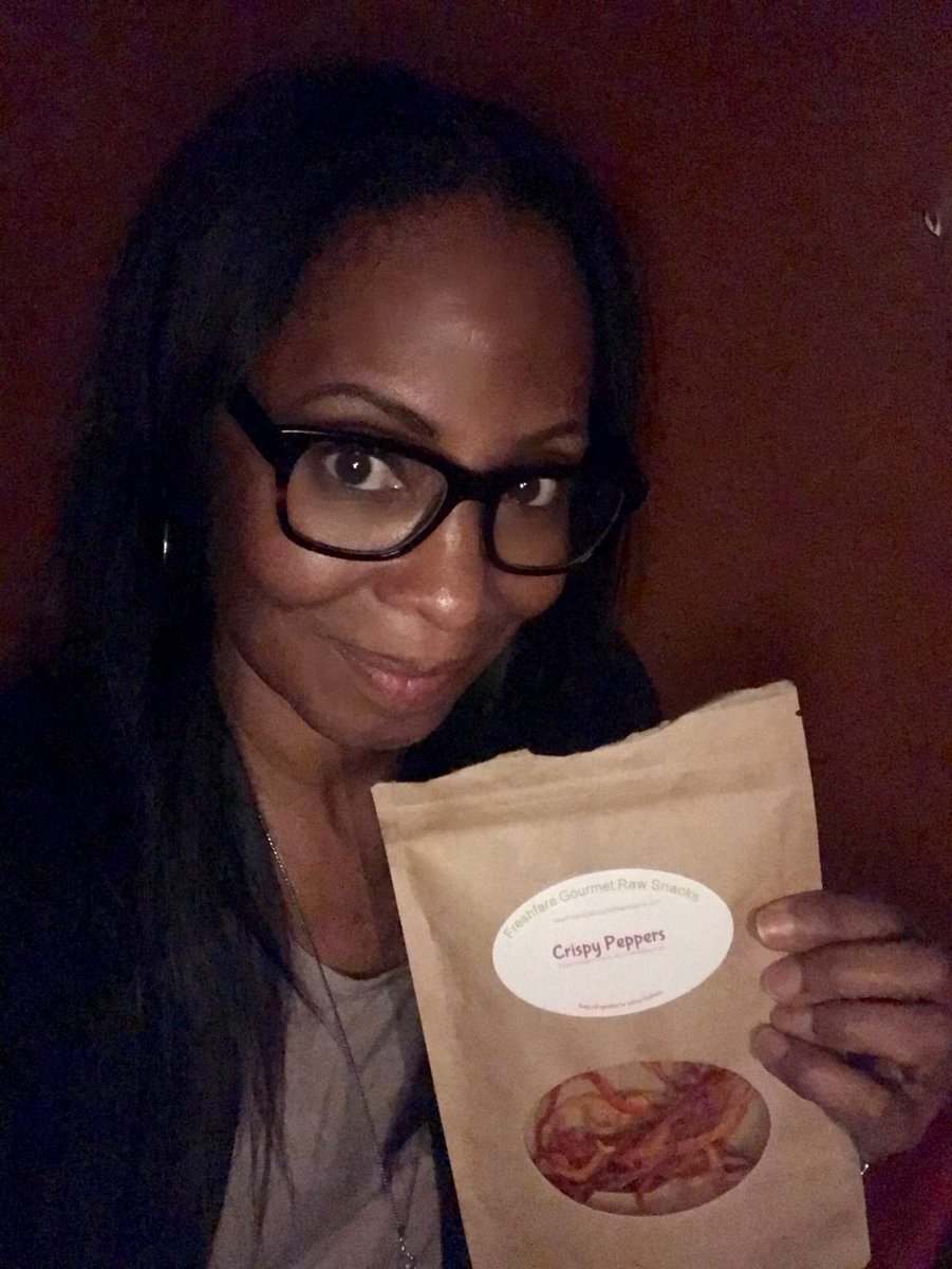 freshfaresnacks's tweet photo. #morningsnack getting my #crispypeppers on @freshfaregourmetrawsnacks #raw #vegan #snacks #dehydratedsnacks #below118degrees #rawvegan #vegetarian #rawsnacks #vegansnack #VegetarianSnacks #plantbased #plantbasedsnacks #healthysnacks #healthychoices #eatyourveggies #vegetables https://t.co/v9UShA8jkl