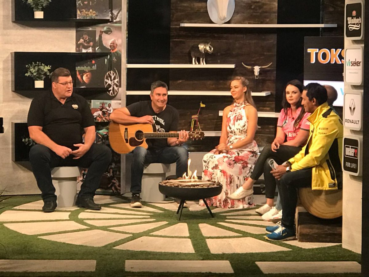 <a href="/SmithPieter/">Pieter Smith</a> kook op <a href="/ToksnTjops/">Toks 'n Tjops</a> !! Talentvolle en baie mooi geselskap vanaand! <a href="/toksvdl/">Toks van der Linde</a> <a href="/BreytonPaulse/">Breyton Paulse</a> <a href="/janinasays/">Janina Oberholzer</a> <a href="/NvR_Management/">NvR Management</a> <a href="/kykNETtv/">kykNET TV</a>