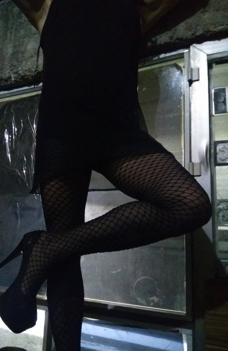 Mini ve siyah uyumu.