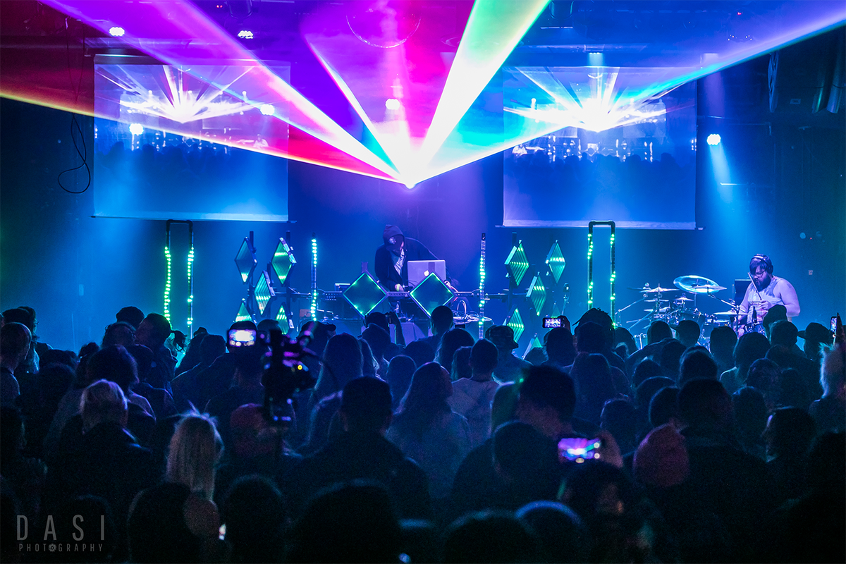 XLaser's tweet photo. #FanPhotoFriday from our local friends #IdentityTheftEvents, who put on an epic show as part of their @bassnectar/@PrettyLights tribute, #BassLights!
📆: 1/26/2018
🏟️: @BmoreSoundstage 
📸: DASI Photography (Dan)
Lasers: #XLaser [2] Skywriter HPX (2W) &amp; [1] Skywriter F-10 (10W) https://t.co/rCpB1LFXSU