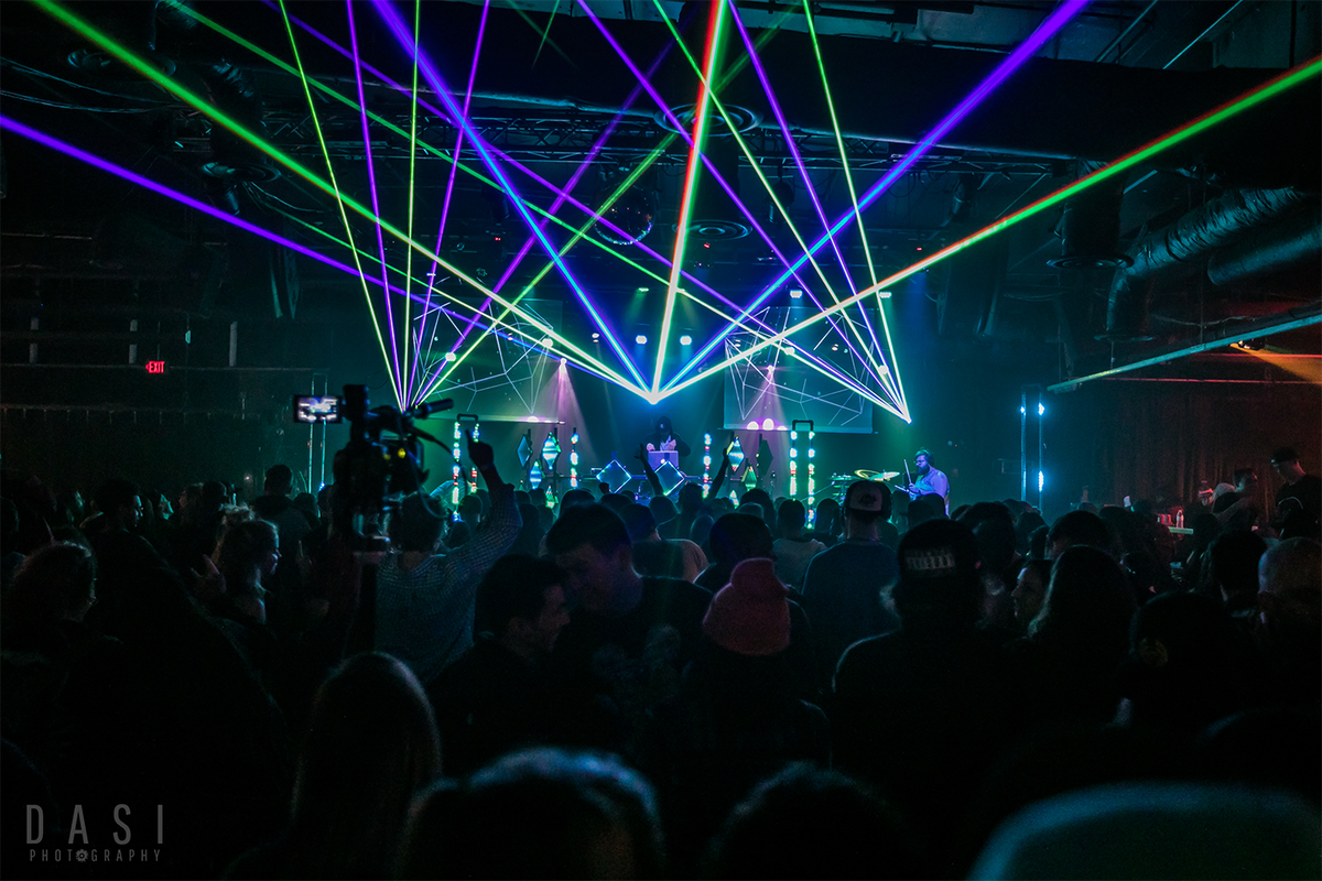 XLaser's tweet photo. #FanPhotoFriday from our local friends #IdentityTheftEvents, who put on an epic show as part of their @bassnectar/@PrettyLights tribute, #BassLights!
📆: 1/26/2018
🏟️: @BmoreSoundstage 
📸: DASI Photography (Dan)
Lasers: #XLaser [2] Skywriter HPX (2W) &amp; [1] Skywriter F-10 (10W) https://t.co/rCpB1LFXSU