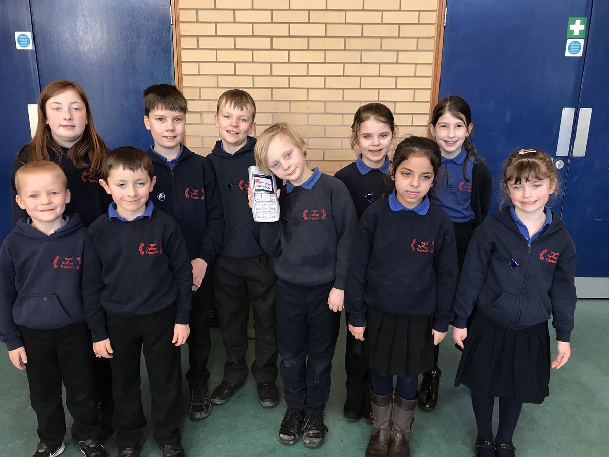 DyffrynTrannon's tweet photo. The pupils have been taking part in safer Internet day activities. Mae’r disgyblion wedi bod ymwneud â gweithgareddau cadw’n saff ar y we. #SID #SaferInternetDay  #dewiniaiddigidol #digitalwizards Da iawn pawb! https://t.co/gWSHHJAhxz