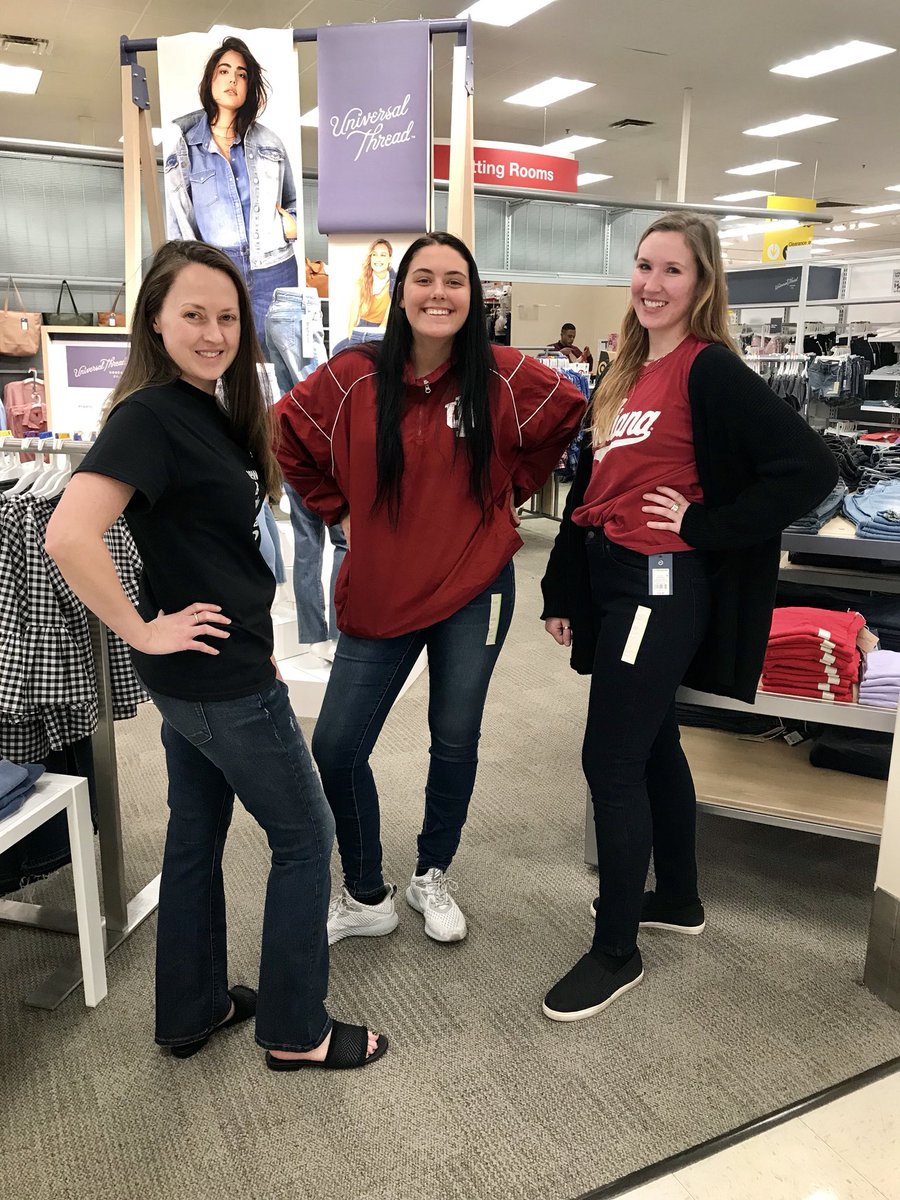 lindsey3095's tweet photo. Apparel huddle to try out the many fits of Universal Thread and practice our perfect denim fold! #DenimExperts #1878DreamTeam @salamlazkani @rickd0055 @angieh717 @spencer_eudy @kenna_schrader https://t.co/4bYKtgyJZH