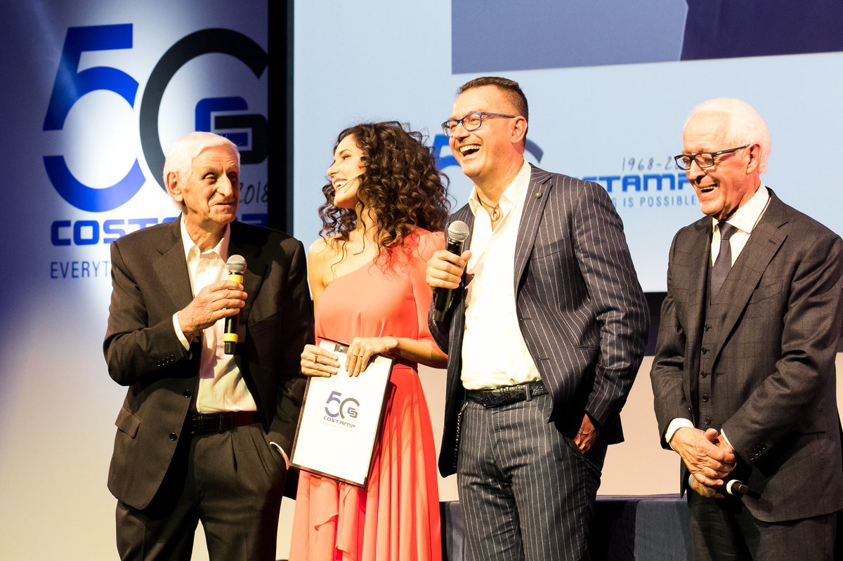 fbelussi's tweet photo. Quando lavori divertendoti! 😂 Mitici @NuzzoDiBiase ! Mille auguri ancora a Costamp e grazie infinite alla famiglia Corti, è stato un onore conoscere la vostra bella realtà.. #presenter #party #50anni #50years #corti #nuzzodibiase #costamp #smile #stage #presentation #event https://t.co/rehOyqR89l