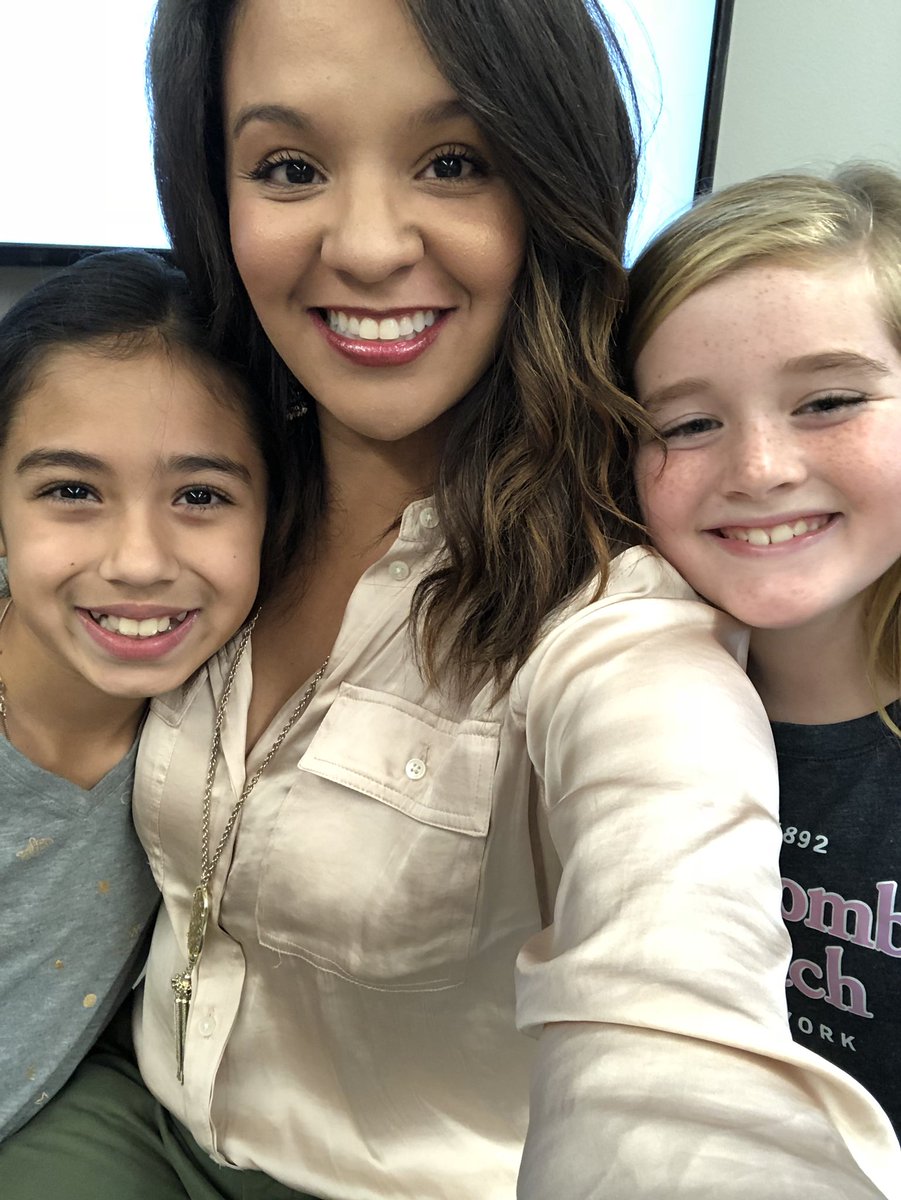LEThomas_ECE's tweet photo. #StudentSelfie Friday inspired by @Mrs_Tillotson ! Why not?! 💙🐻💛 @HumbleISD_GE #thomastribe #wearegroves https://t.co/HGbctrByiM
