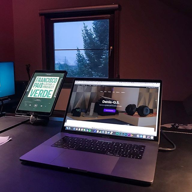 DenisQS_'s tweet photo. Another snowy day at the office

#desk #contentcreator #webwork #apple #iPhone7 #shotoniphone #ipadpro #ipadpro #macbookpro #snow #cocooning #betterinside #work #hustle https://t.co/GJd2Pbl5zc https://t.co/XFn9yEXzmY