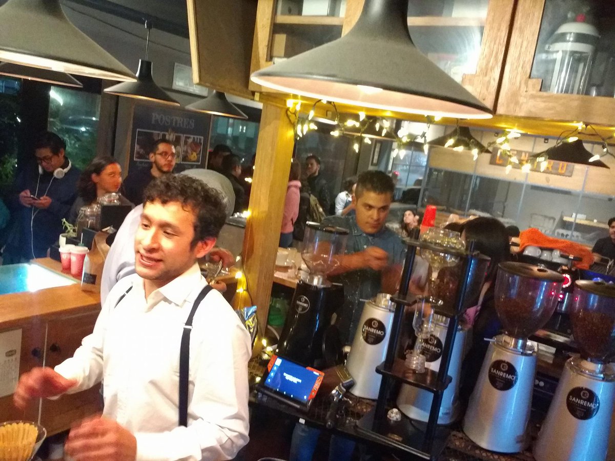 centrocafemx's tweet photo. A partir de hoy ustedes podrán disfrutar del café de nuestro Autor Invitado-Julián Rivera  #BULLETBLEND #CAFÉ #COFFEE☕ https://t.co/AzYE7TeJeK